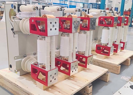 50KA高圧真空の遮断器三相AC 50HZ 12KV 4000Aに