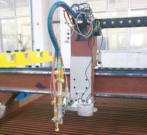 高精度な鋼鉄CNC血しょう打抜き機CNC2-1500X3000のテーブルのタイプ炎
