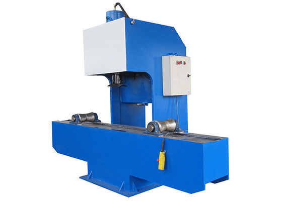 まっすぐな曲がった街灯柱に機械街灯柱の生産ラインをまっすぐにする高いマスト400mm